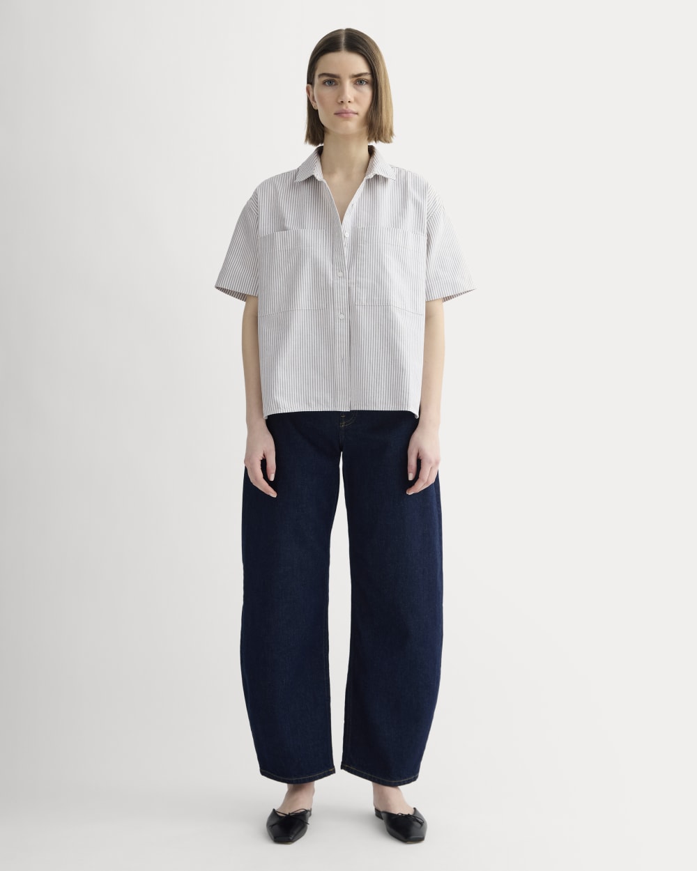 The Short-Sleeve Boxy Oxford | Charcoal / White