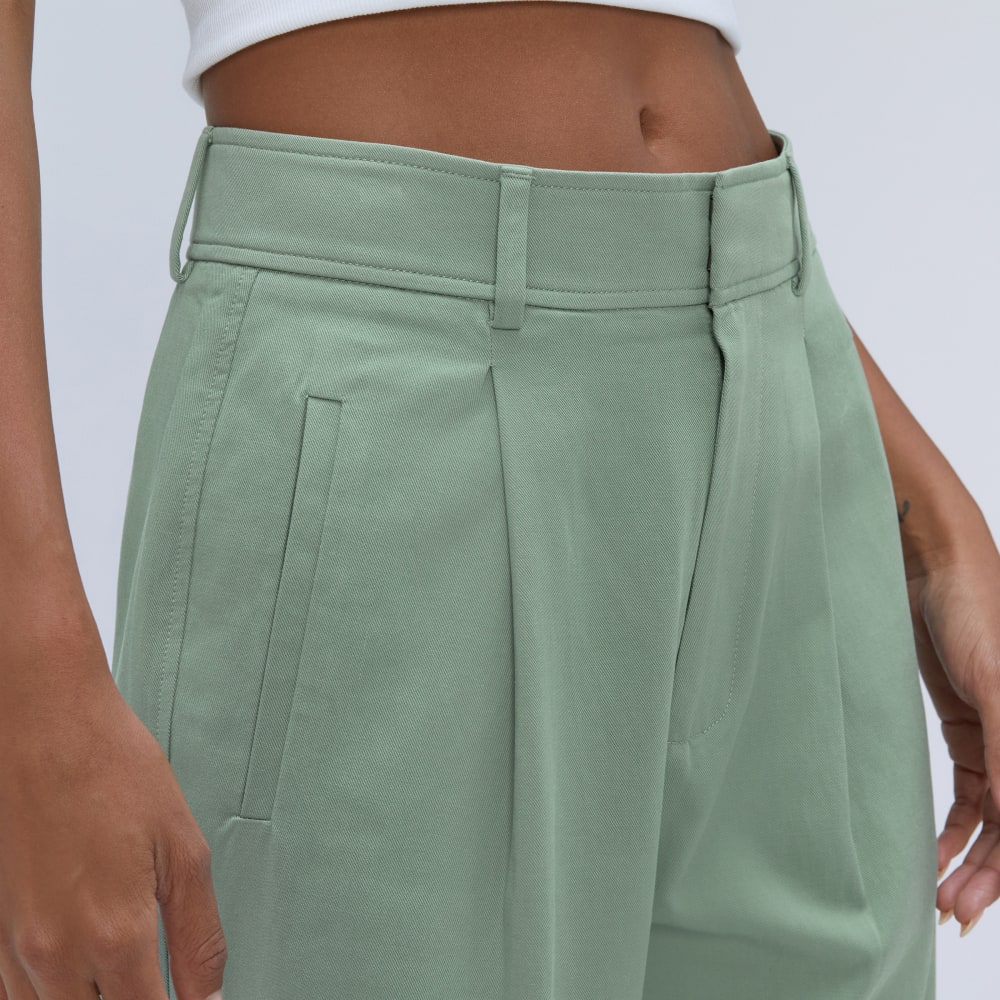 The Draper Pleated Pant in Buttersmooth | Lily Pad | 32" Inseam